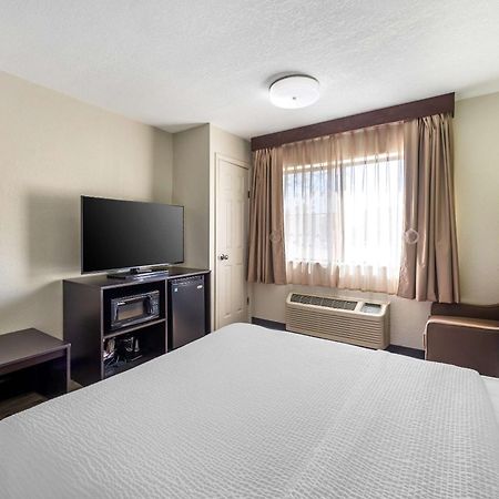 Sleep Inn & Suites Salina I-135 Екстер'єр фото