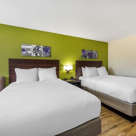 Sleep Inn & Suites Salina I-135 Екстер'єр фото