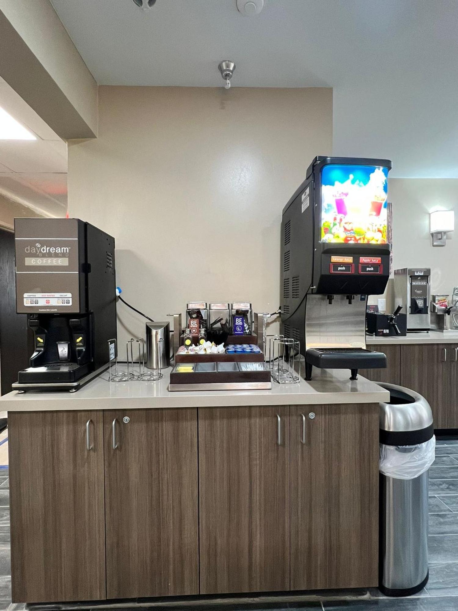 Sleep Inn & Suites Salina I-135 Екстер'єр фото