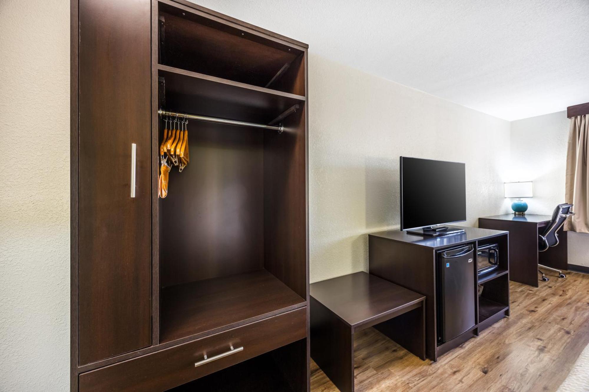 Sleep Inn & Suites Salina I-135 Екстер'єр фото