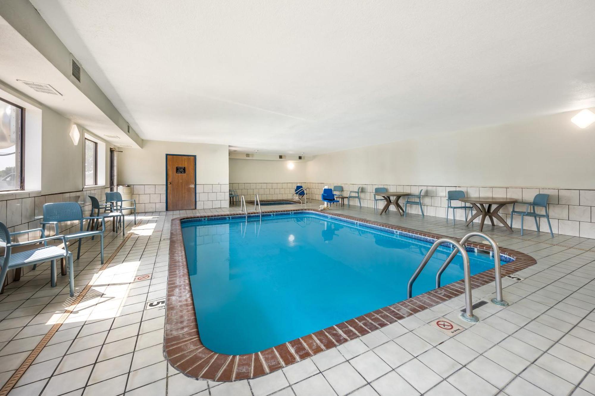 Sleep Inn & Suites Salina I-135 Екстер'єр фото