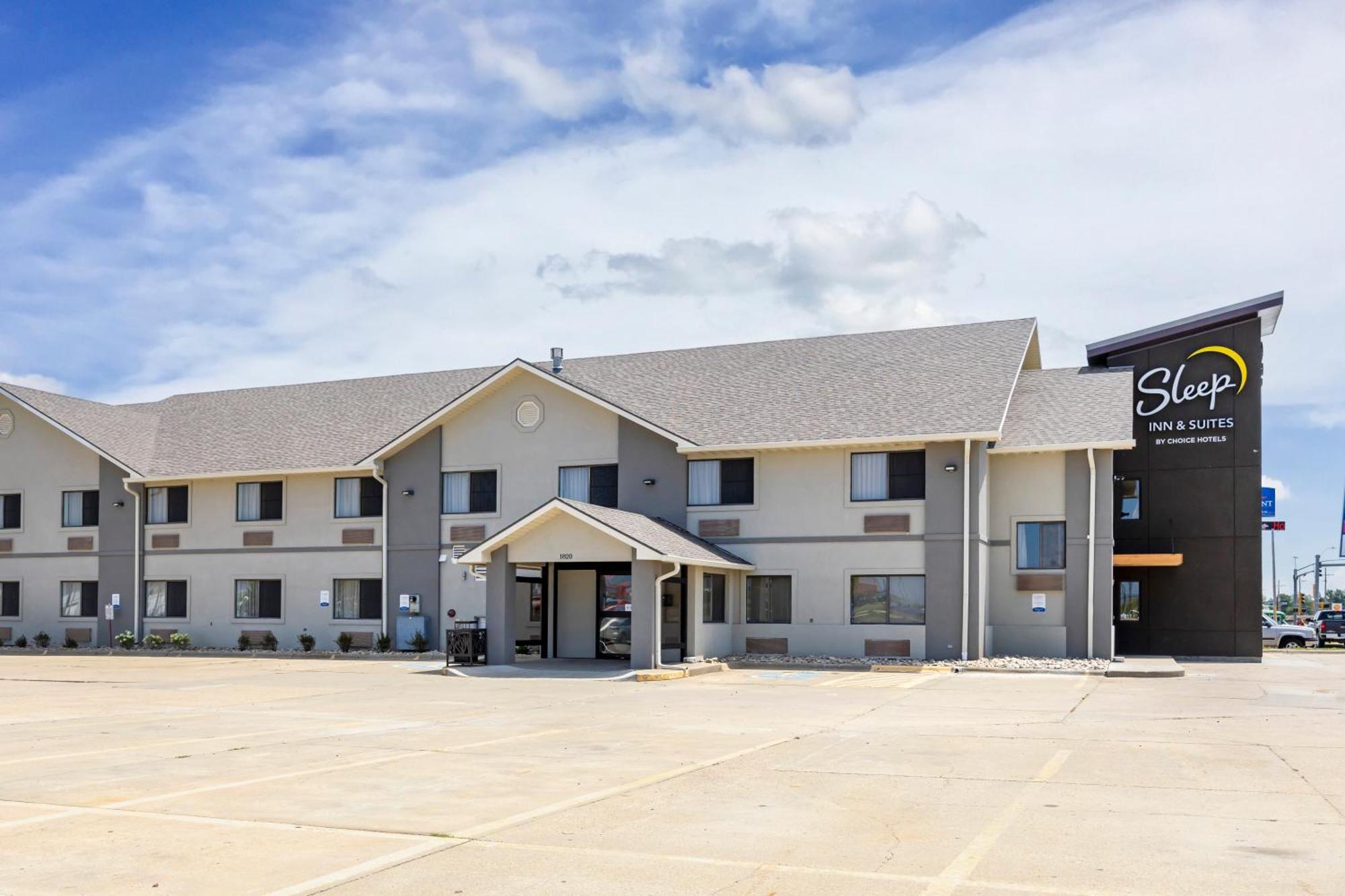 Sleep Inn & Suites Salina I-135 Екстер'єр фото