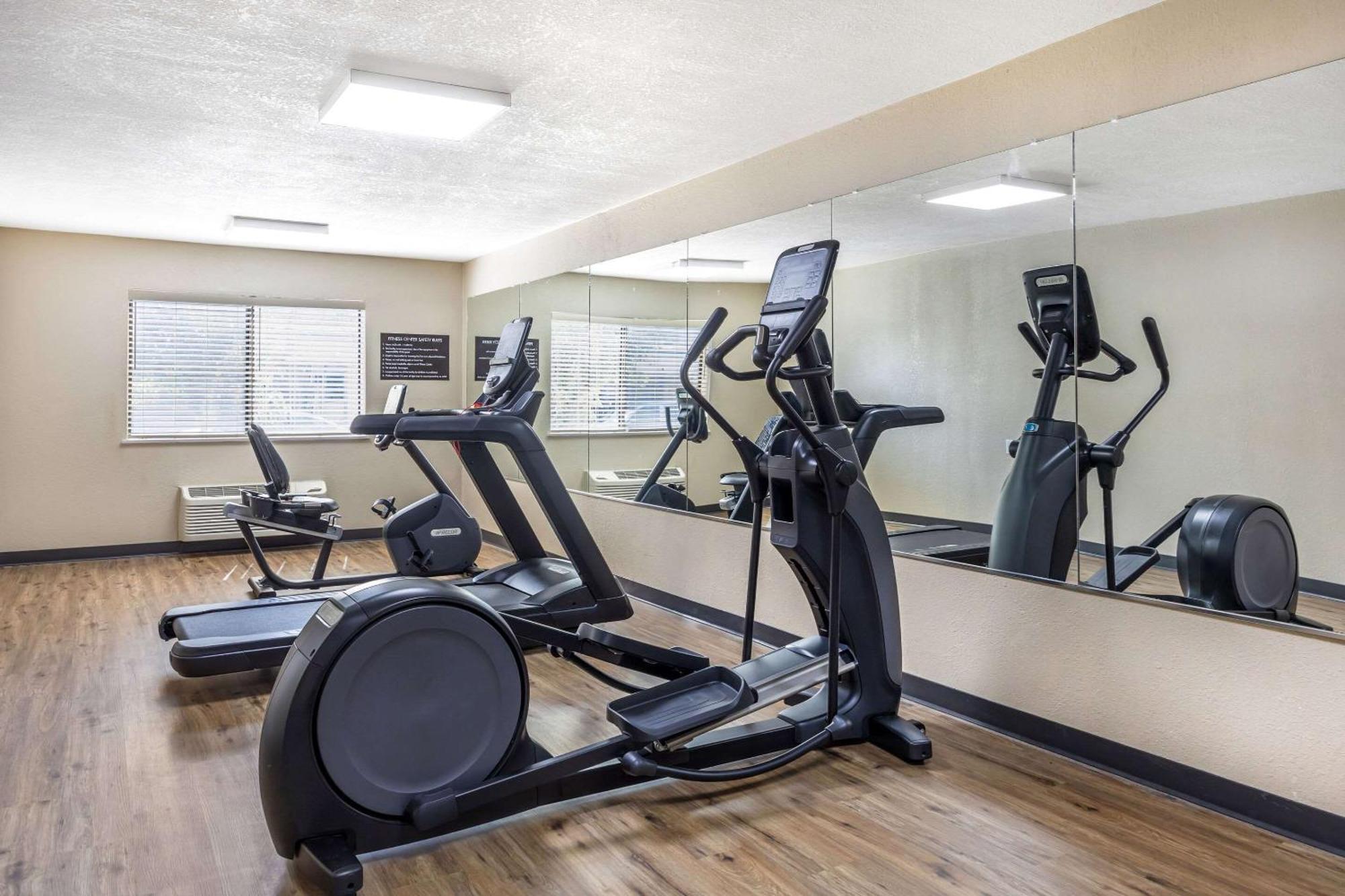 Sleep Inn & Suites Salina I-135 Екстер'єр фото