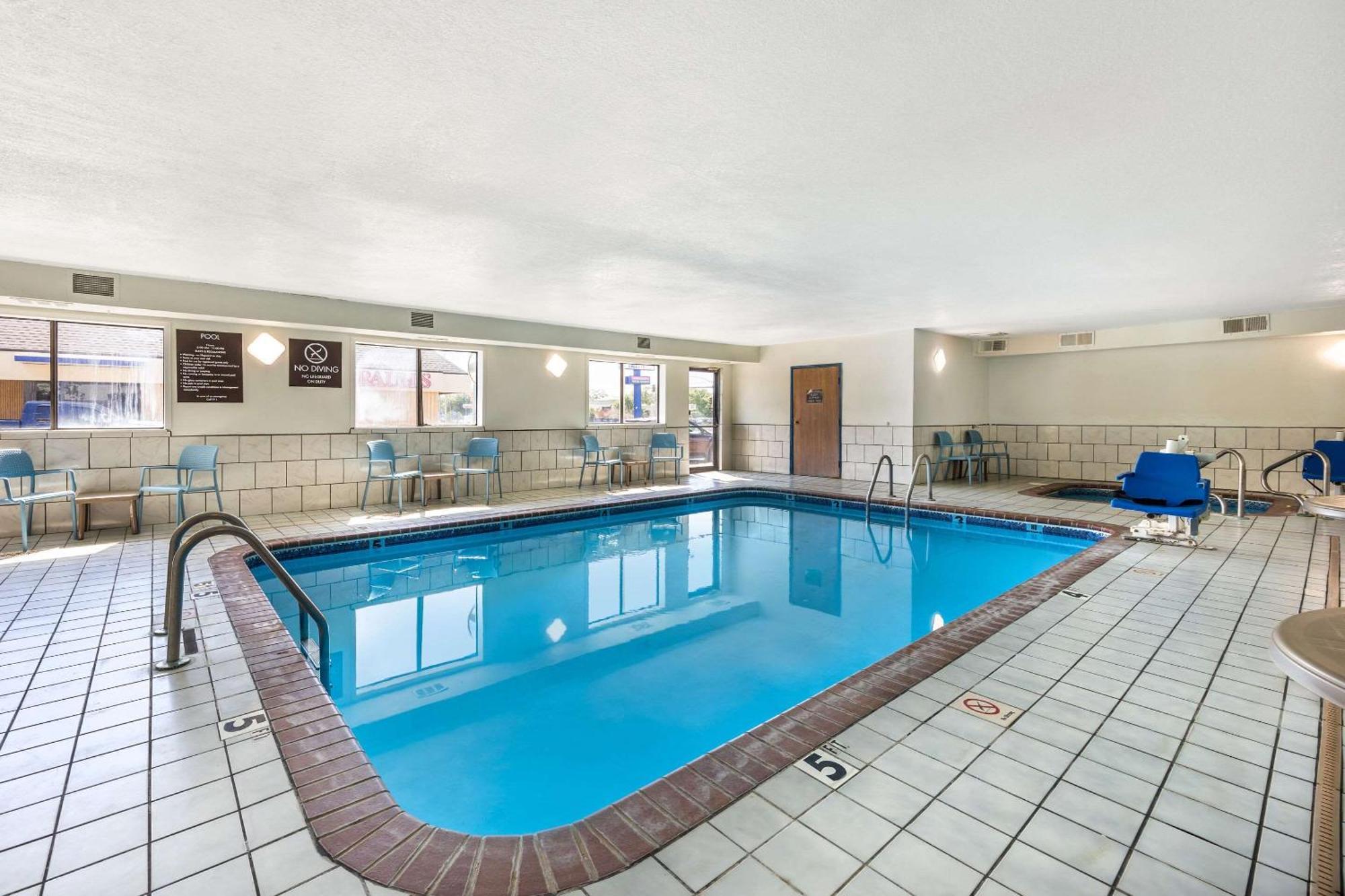 Sleep Inn & Suites Salina I-135 Екстер'єр фото